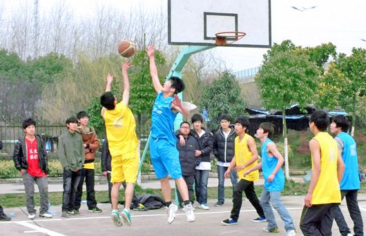 兰生数控职校举办“锋火篮球对抗赛”篮球活动